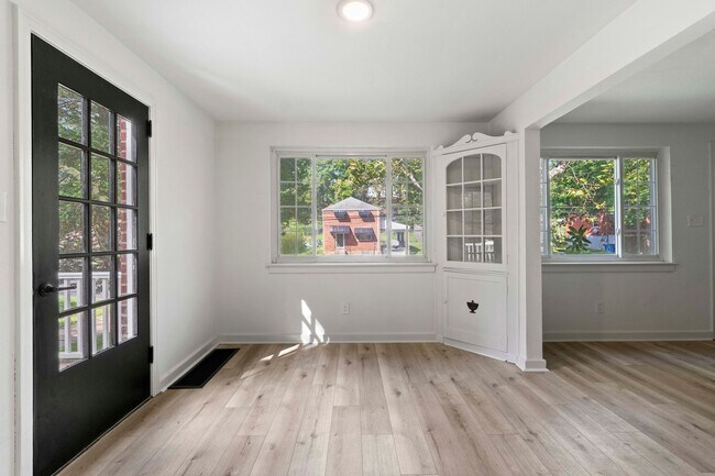 Building Photo - 314 Pennoak Dr