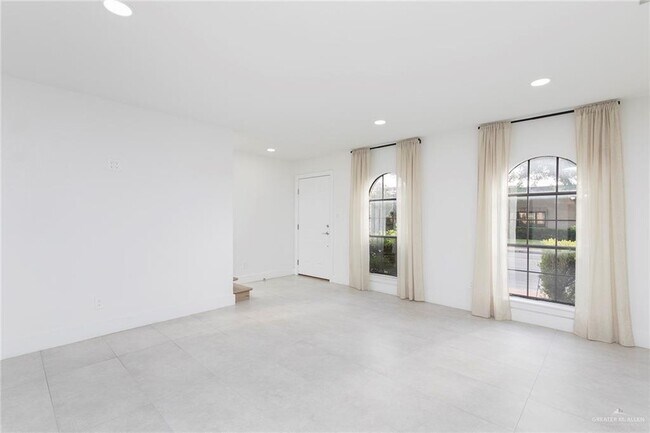 Building Photo - 21 S 5th St