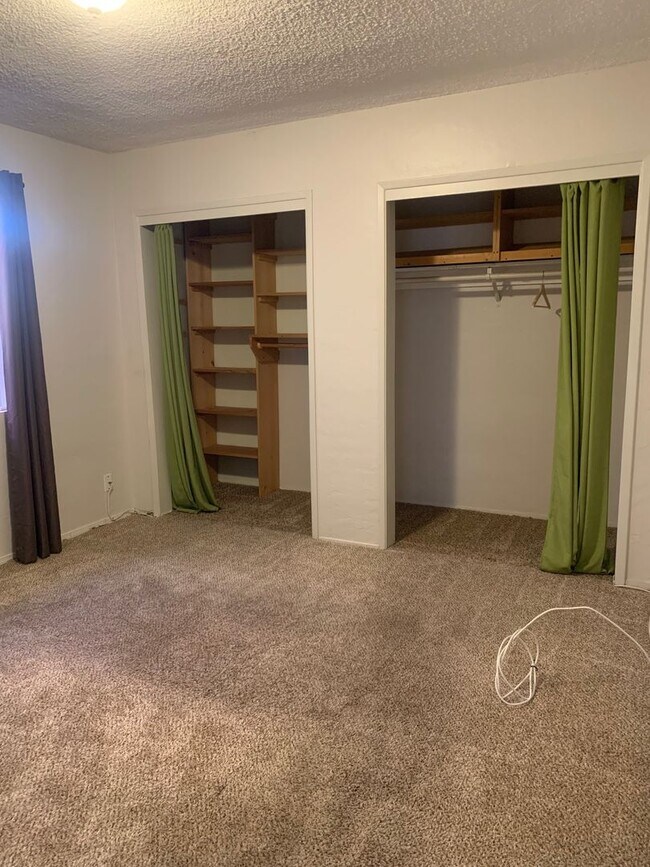 Building Photo - Primary bedroom with private bath in share...