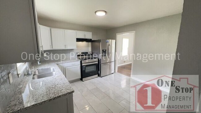 Building Photo - Beautiful 5 Bedroom 2 Bathroom Home in Kan...