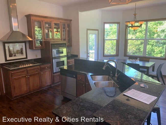 Foto del edificio - 6 br, 4 bath House - 6086 Summit Curve S