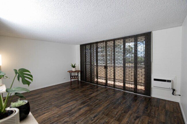 Living Room - 1941 Church Ln