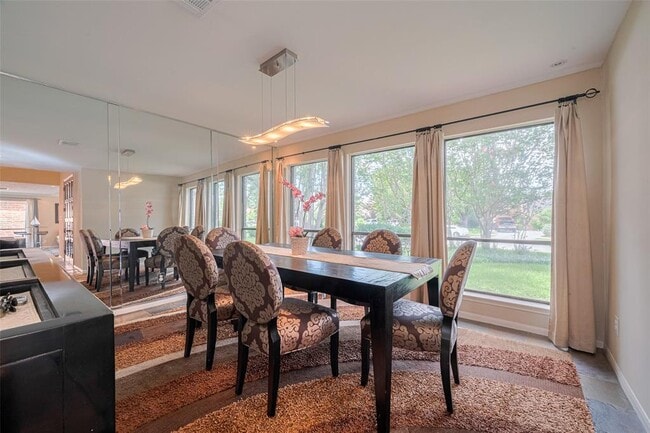 Building Photo - 12231 Carriage Hill Dr