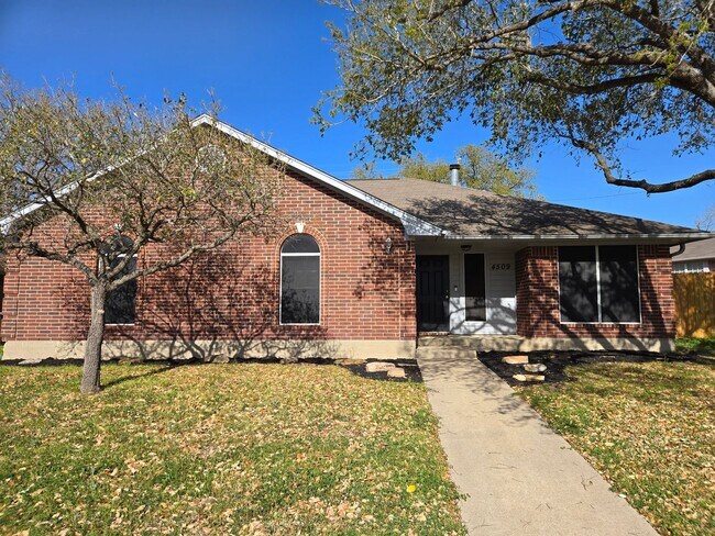 Foto del edificio - Bryan - 3 Bedroom - 2 Bath home with garag...