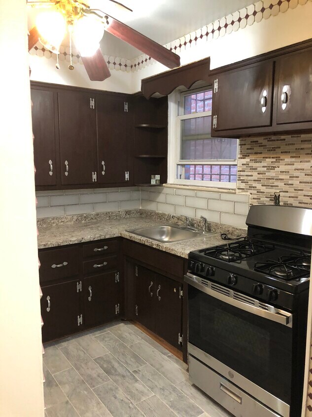 Primary Photo - 1183 E 52nd St