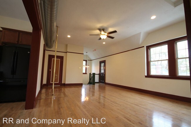 Foto del edificio - 1043 Sumner Ave