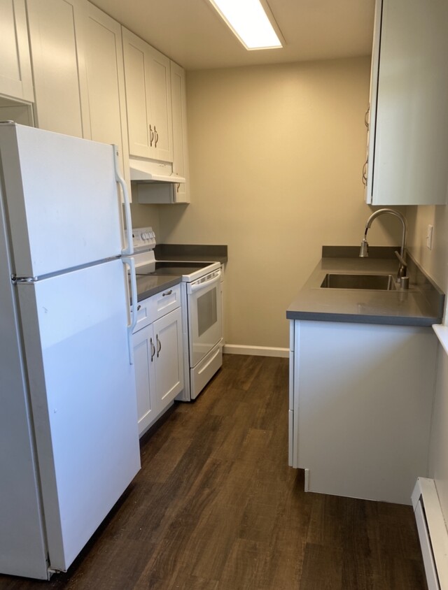 Kitchen - 491 Richmond Dr