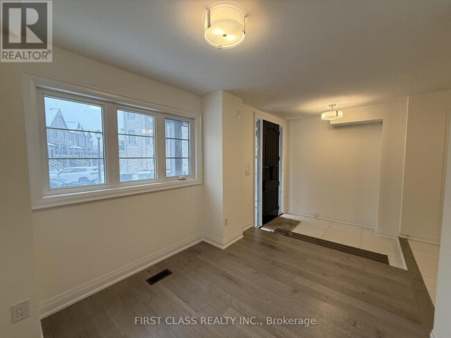 Photo du bâtiment - 28 Gardeners Ln