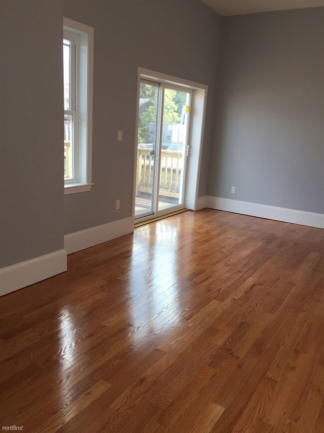 Building Photo - 3 br, 2 bath  - 590 Moody St