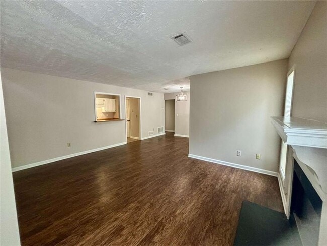 Building Photo - 3841 Woodridge Way