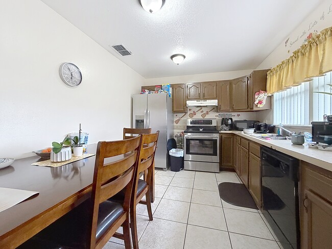 Building Photo - 522 Imperial Pl