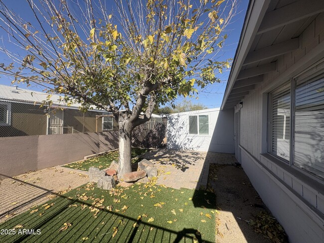 Building Photo - 2642 E Kings Ave