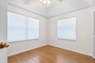 Building Photo - 5280 SE Seascape Way