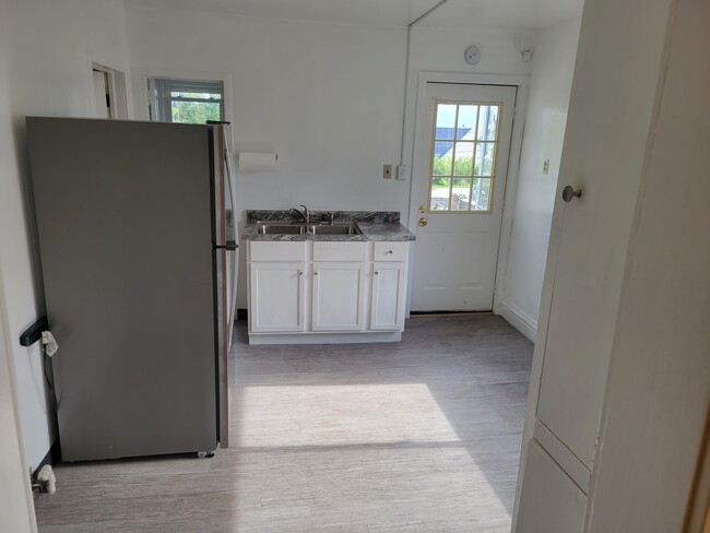 Kitchen 2 - 2410 W 4th St