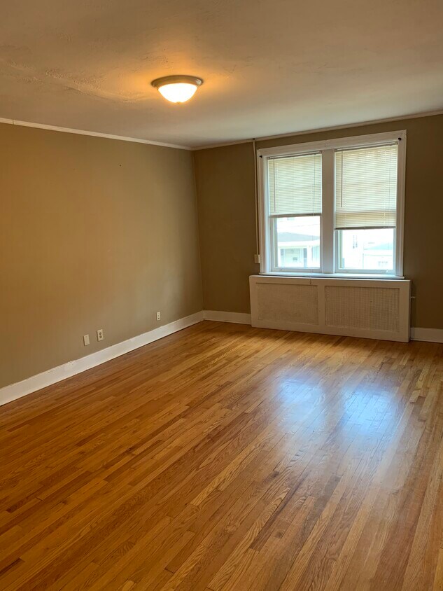 Primary Photo - 101 Winnie St
