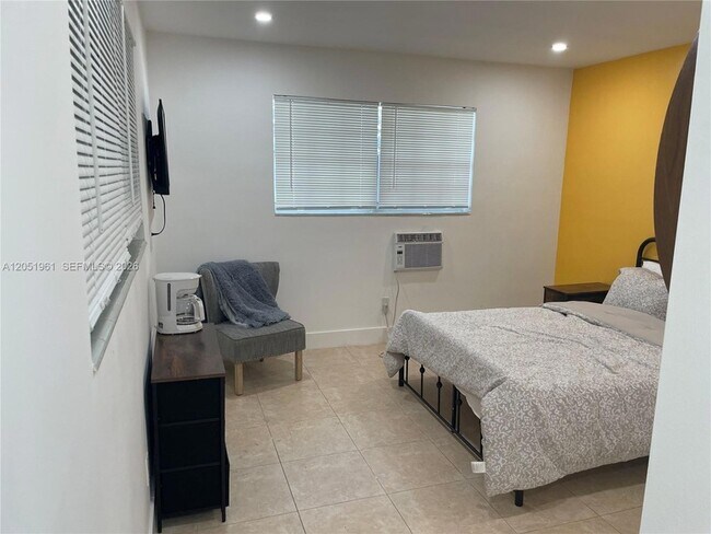 Foto del edificio - 320 NE 160th St