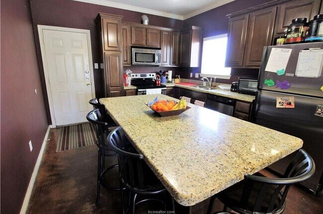 Foto del edificio - Come enjoy this beautiful home in Horse Ha...