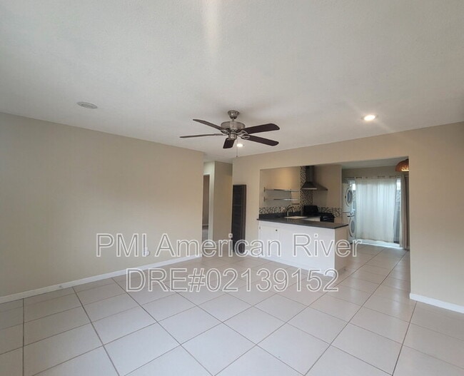 Foto del edificio - 440 Russell St