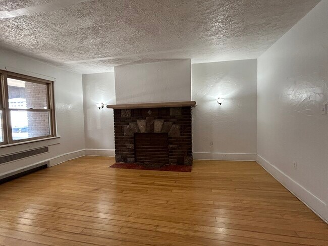 Living Room p5 - 191 Zerby Ave