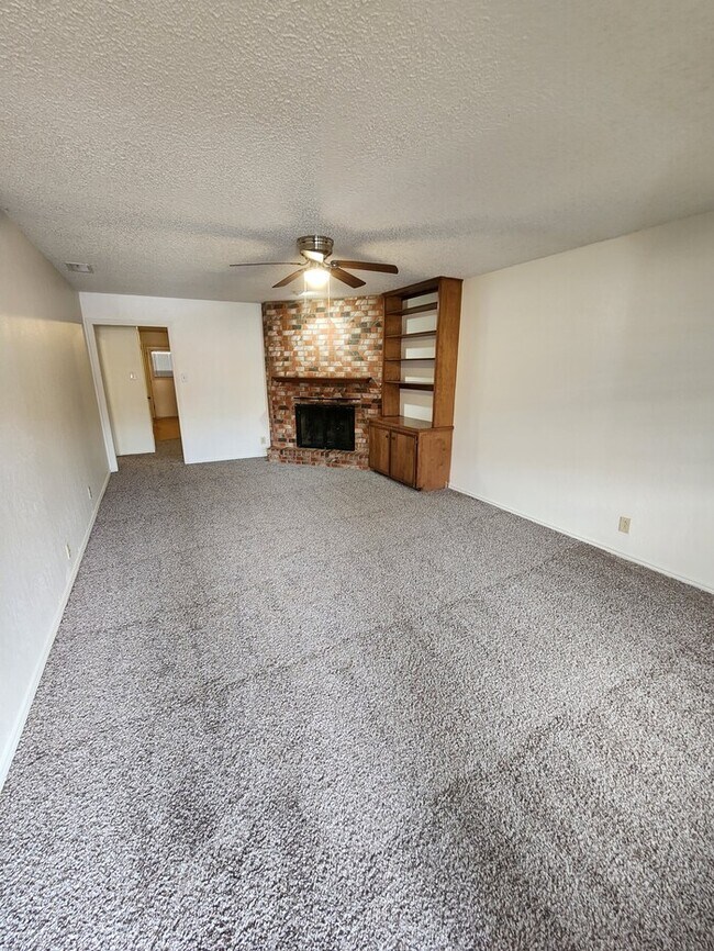 Foto del edificio - 3 bed 2 bath duplex