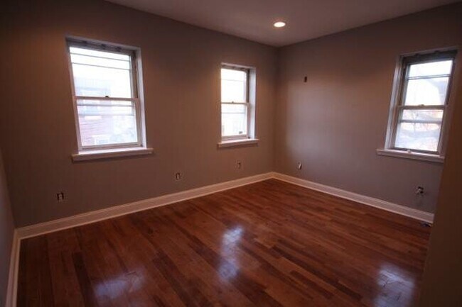 Building Photo - 2513 Tulip St