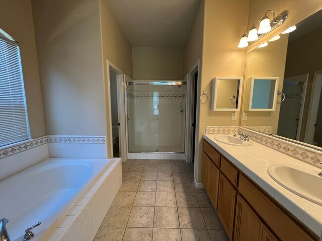 Foto del edificio - Beautiful 3bed/2ba/ 1757SF / 3-Car tandem ...
