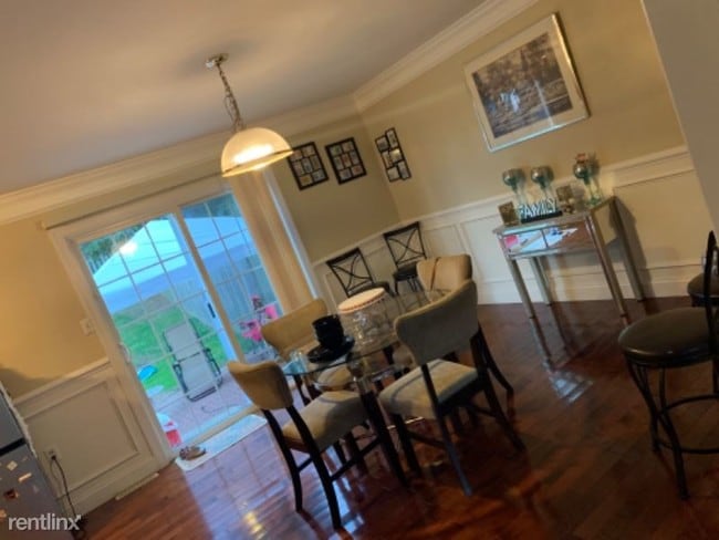 Building Photo - 3 br, 3 bath Townhome - 1656 Angela Drive