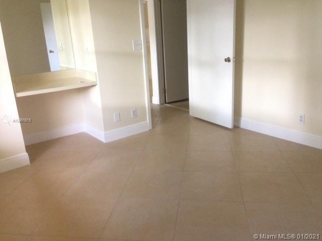 Building Photo - 9999 Summerbreeze Dr