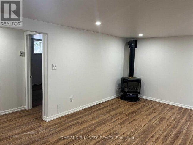 Building Photo - 38 River Dr
