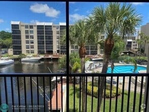 Building Photo - 11 Royal Palm Way