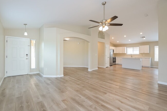 Building Photo - 2399 E Calle Arroyo Lindo