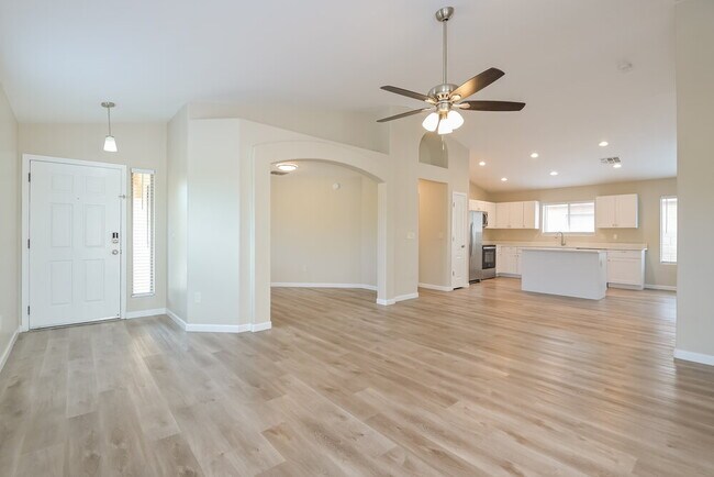 Foto del edificio - 2399 E Calle Arroyo Lindo