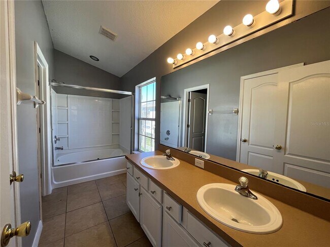 Building Photo - 7125 Red Lantern Dr