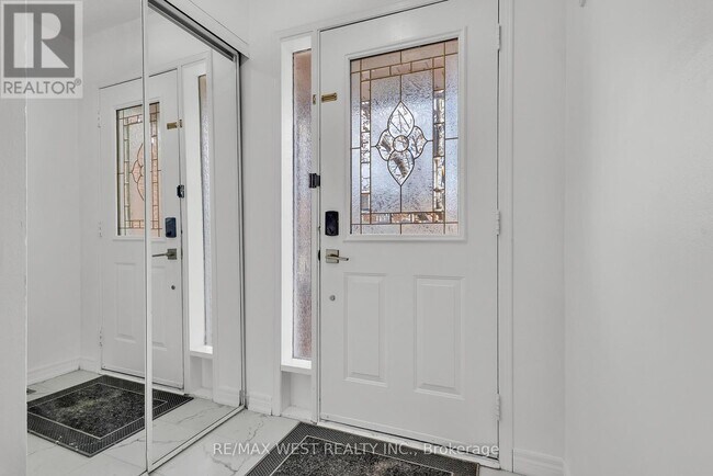 Photo du bâtiment - 3865 Allcroft Rd