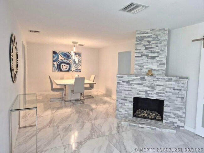 Foto del edificio - 1029 Omar Rd