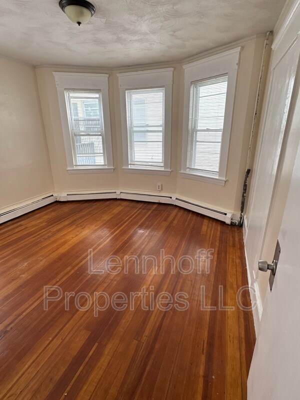 Building Photo - 153 Bailey St