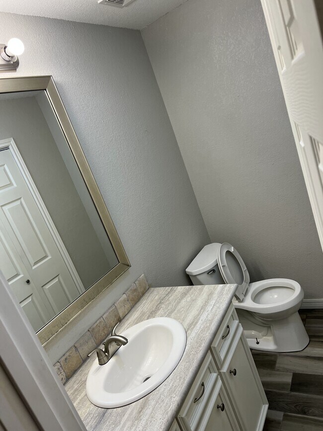 Foto del edificio - 812 Hardy Springs Cir