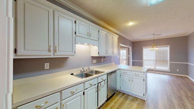 Building Photo - Wonderful 4 bedroom, 3 bath home in Grand Oaks Millbrook