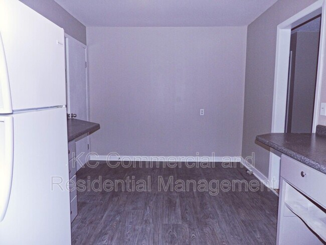Building Photo - 4601 NE 37th St