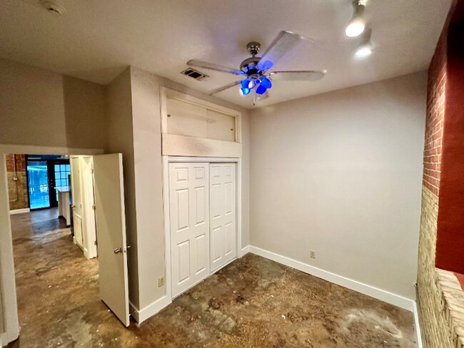 Foto del edificio - 710 S Medina St