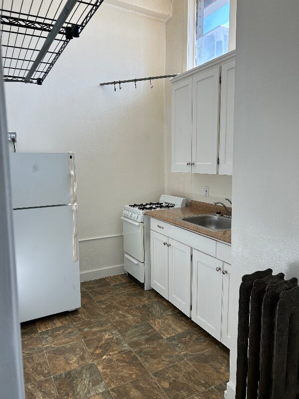 Primary Photo - 111 Broadway Ave