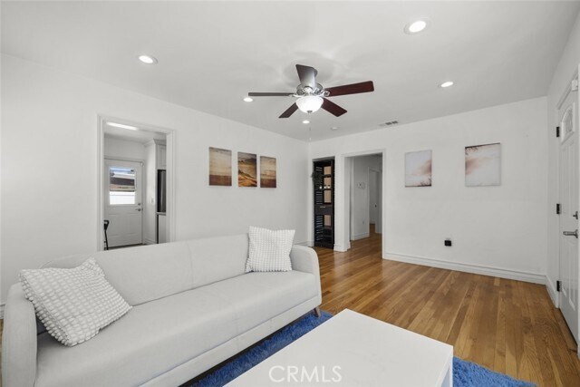 Foto del edificio - 7418 Farmdale Ave
