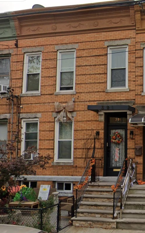 Building Photo - 391 Woodlawn Ave