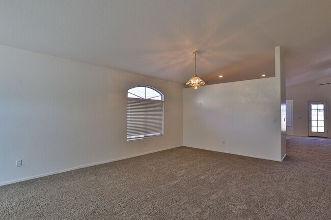 Building Photo - 5006 E Magnus Dr