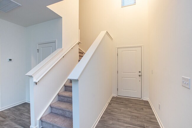 Foto del edificio - Brand new paired home minutes from freeway...