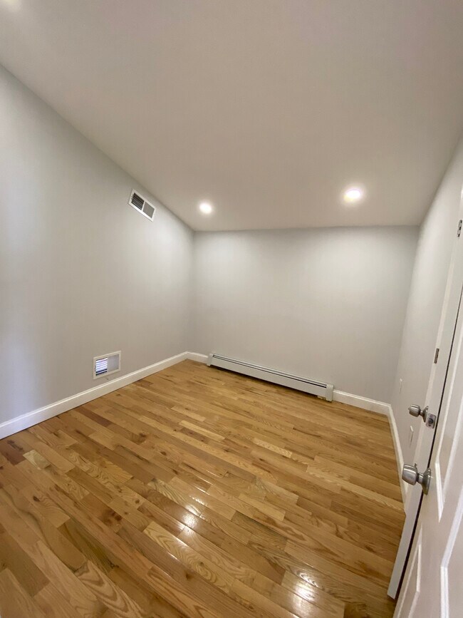 Bedroom 1 - 14432 181st St