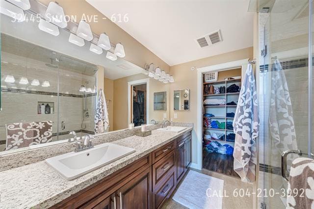 Building Photo - Spacious Top-Floor Unit with Solarium