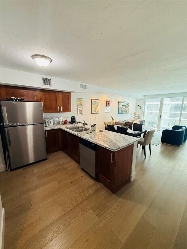 Building Photo - 9499 Collins Ave