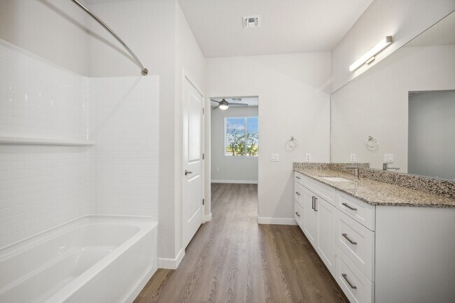 Interior Photo - Ascend at Longbow Highpoint