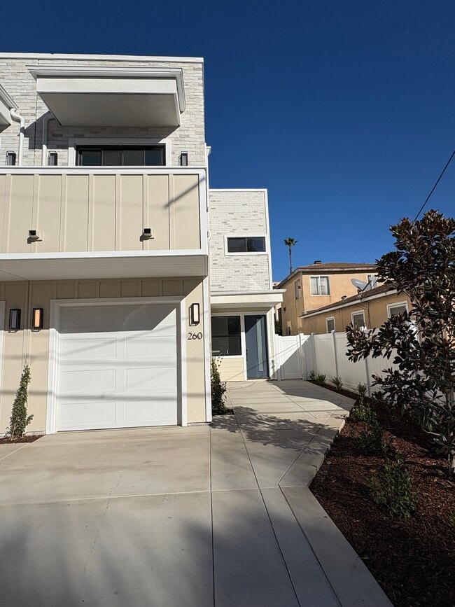 Building Photo - 260 Donax Ave